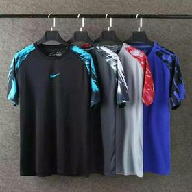 品牌尾单新发现 服装批发商的宝藏市场探秘